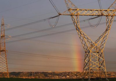El Gobierno central abre la puerta a la posibilidad de disponer de dos potencias eléctricas en un año