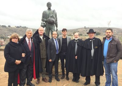 El torero López Simón recibe su peso en miel en Peñalver (Guadalajara)