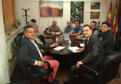 Ganaderos de ovino trasladan la amenaza de no recogida de leche