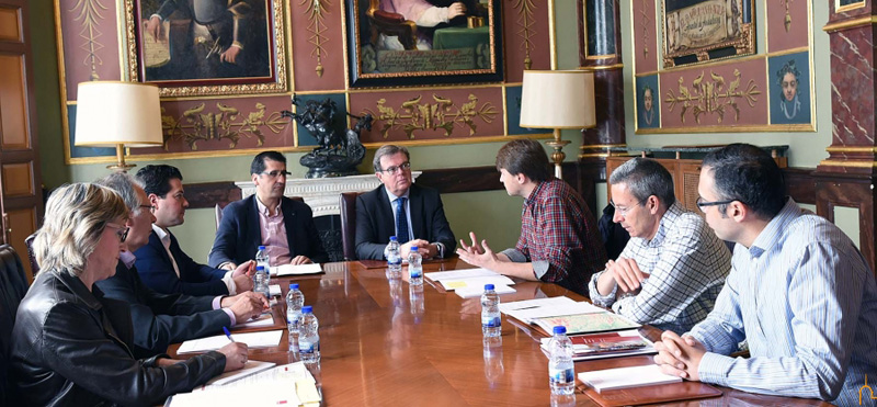 078c74cf160fb15a7af87ae280f35b97_XL