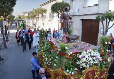 Numerosos tractores toman calles de Argamasilla de Alba por San Isidro
