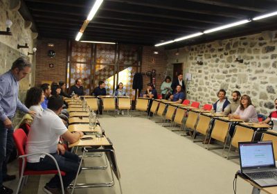 Jóvenes directivos conocen otras experiencias cooperativas, en el País Vasco