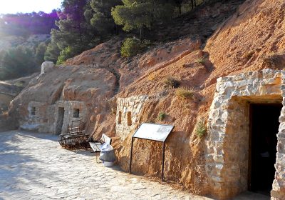 Las casas-cueva de un municipio de La Alcarria conquense, reabiertas