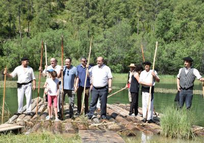 El oficio de ganchero y transporte fluvial de madera serán BIC
