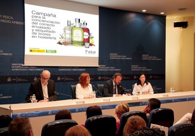 80% consumidores señala que les han servido licores en frascas sin etiquetar