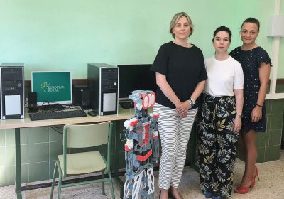 Eurocaja Rural dona cinco equipos informáticos a IES Azuer de Manzanares