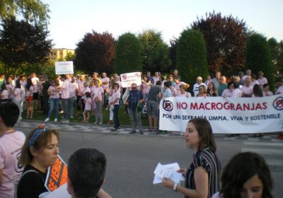 150 personas se concentraron en Cuenca para protestar contra macrogranjas Incarlopsa