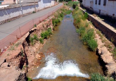 Ayuntamiento y Confederación Guadiana abordan soluciones a daños por inundaciones Carrizosa