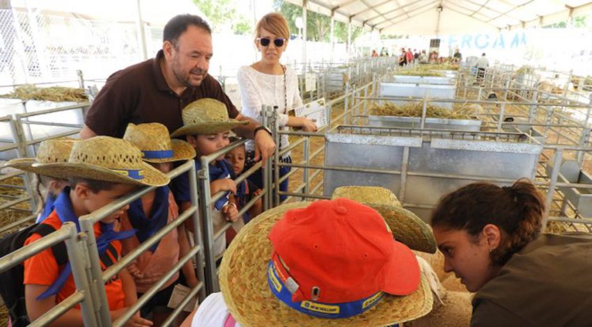 ‘Ganaderos por un día’ enseña a niños funcionamiento del sector primario