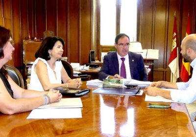 Prieto pide más implicación de la Junta en asunto macrogranjas