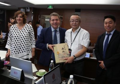 García-Page se interesa en China por primera feria sectorial productos españoles