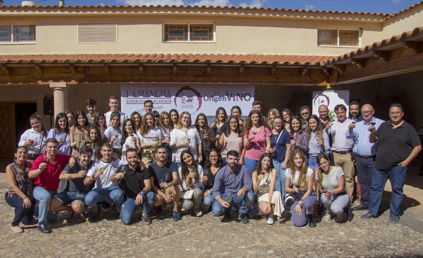 Foto-de-familia-del-curso-de-verano-en-la-UCLM