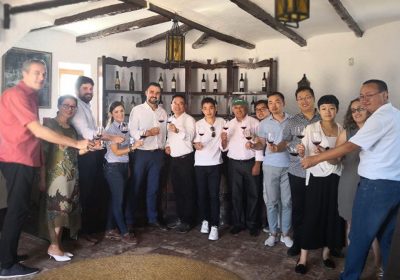 China prueba y aprueba los vinos de la Vinícola de Valdepeñas