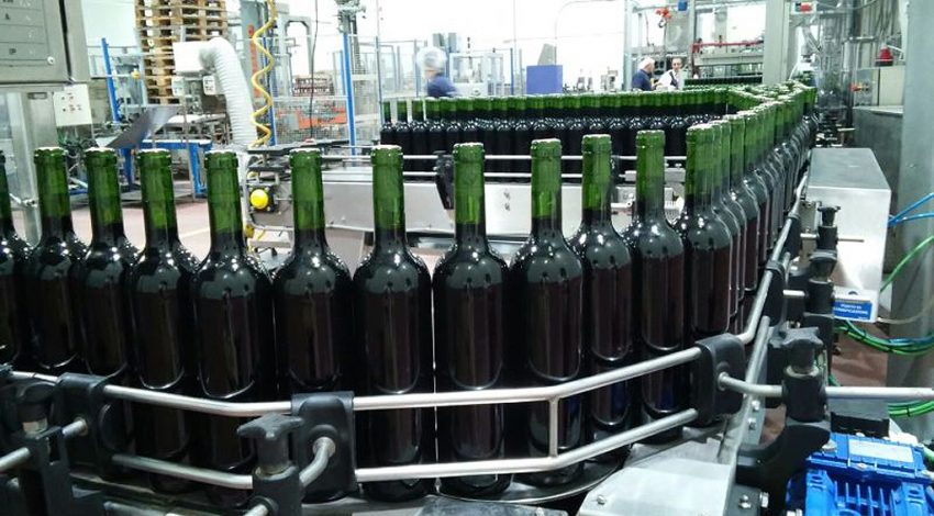 ¿A qué precio se paga el vino español exportado a otros países? embotelladora de vino