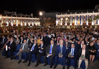 García-Page muestra su apoyo a la tradición vitivinícola de Valdepeñas