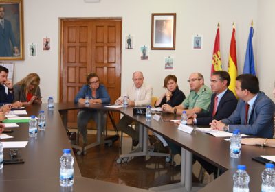 Junta de Comunidades y Delegación del Gobierno trabajarán conjuntamente para reforzar los controles de la trazabilidad del vino