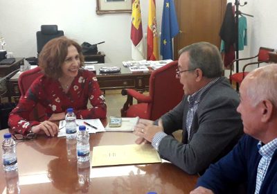 Un alcalde habla con subdelegada de daños en caminos por lluvias