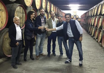 PP de Tomelloso visita una histórica bodega de la localidad