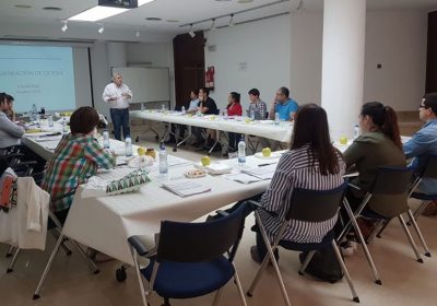 Expertos en comercio exterior en forman en cata técnica de queso