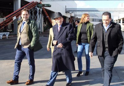 Nuñez (PP) visita la cooperativa Virgen de las Viñas de Tomelloso
