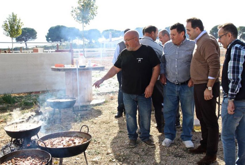 Paco Núñez con afiliados y simpatizantes del PP en El Provencio (CU)