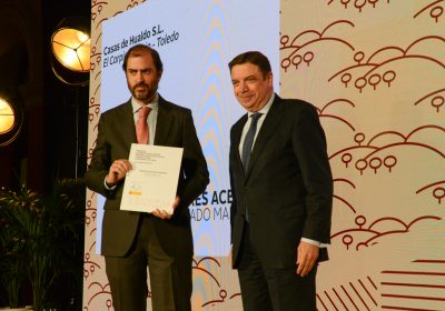 Ministro entrega un premio Alimentos de España a un aceite toledano