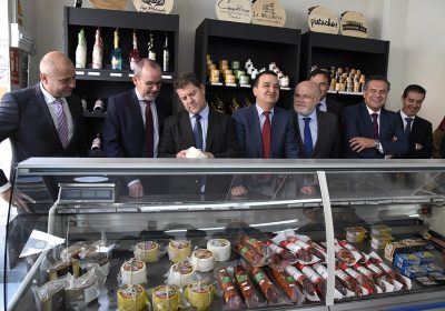 García-Page visita la cooperativa ‘Vinícola de Villarrobledo’
