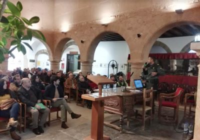 Guardia Civil instruye a más de 150 agricultores y ganaderos de ASAJA para evitar robos en el campo en la campaña de aceituna