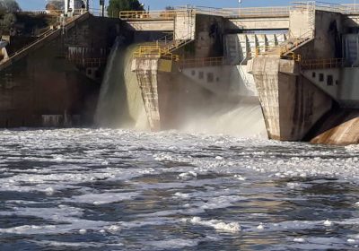 Ecologistas denuncia aparición de espumas en el Tajo, debajo presa Castrejón