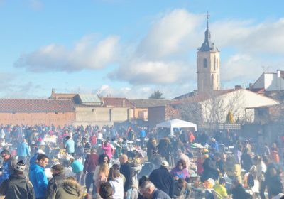 1.500 personas se hermanan en torno a la patata