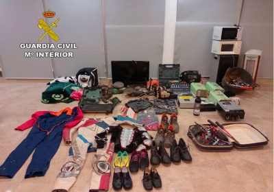 Detiene dos personas implicadas en 20 robos en casas de campo