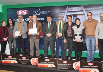 Fundación Eurocaja Rural y Tello distinguen a alumnos curso cortador jamón