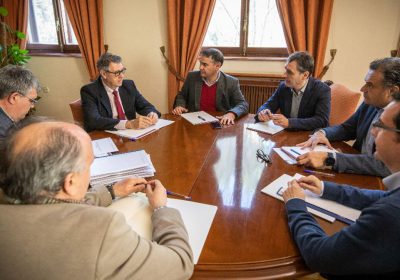 Se comprometen a resolver expedientes presentados por regantes de Hellín