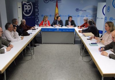 Núñez se compromete a incorporar propuestas sobre pesca en programa electoral