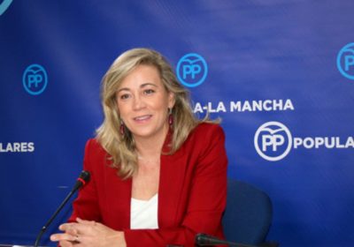 Exige que deje de justificar vacaciones internacionales «engañando a agricultores y ganaderos»