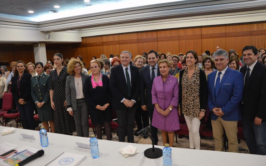 Autoridades en acto de AFAMMER 7 de marzo