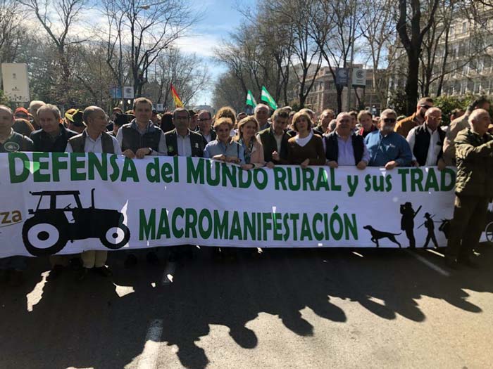 Carmen Quintanilla, en la manifestación en defensa del medio rural y ...
