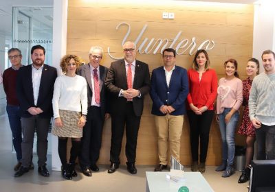 Presidente de Bodegas Yuntero expone planes de futuro al alcalde manzanareño