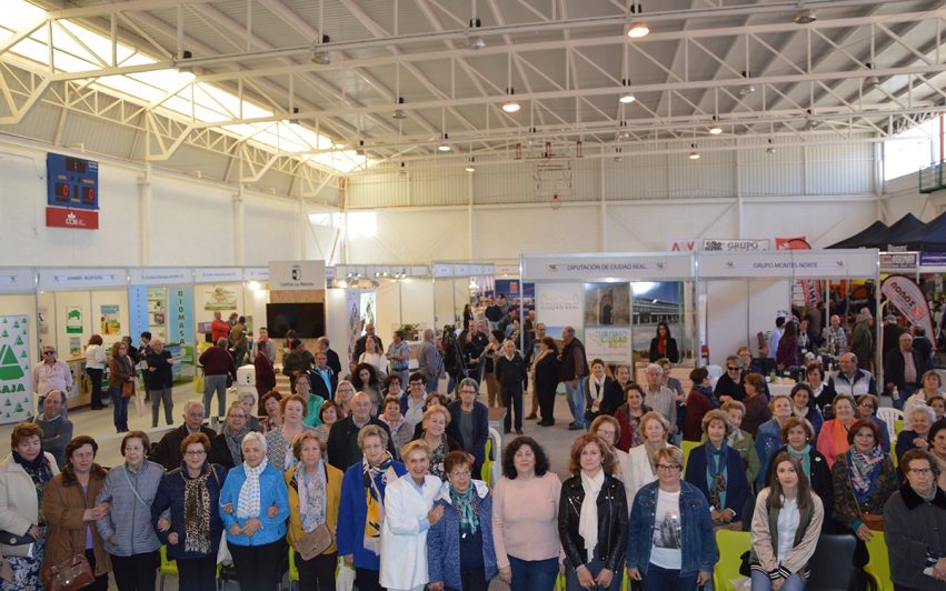 Asistentes y ponentes a la mesa sobre el fin de la despoblación organizada por AFAMMER