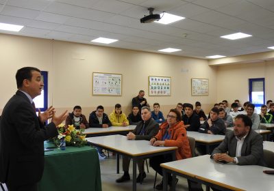 Afirma que se está trabajando con regantes de comunidades de aguas subterráneas del Alto Guadiana para regularizar pozos de sequía de las explotaciones prioritarias