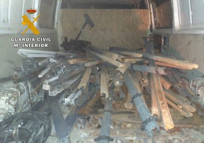 Dos vecinos de Tomelloso, investigados por robar postes de emparrado de vid