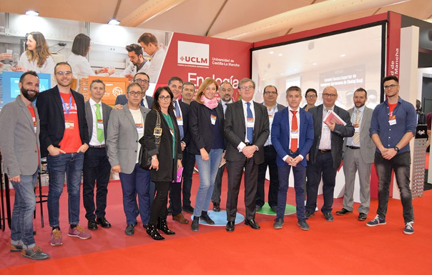 Rector en estand UCLM en Fenavin 2019