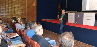 Se reúne con profesionales que trabajan con cosechadoras para prevención incendios