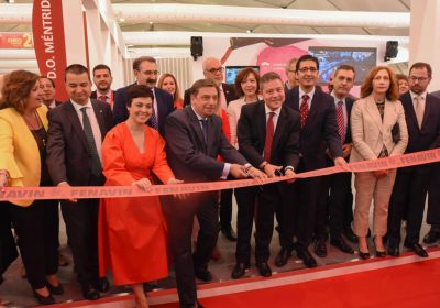 García-Page anuncia para 2020 una Ley de Viña y Vino “modélica»