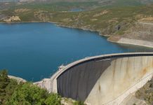 El presidente de Castilla-La Mancha pedirá en Bruselas una moratoria de la Directiva Marco del Agua embalse