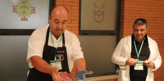 La feria Fercam enseña a realizar un buen corte de jamón