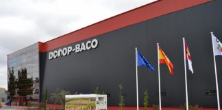 Dcoop Vinos Baco se une a solidaridad de mano de Cáritas