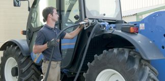 El gasóleo B o agrícola baja de un euro/litro en muchas gasolineras de España gasolinera