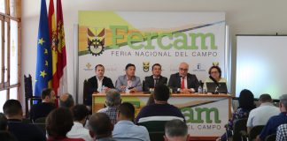 UPA aborda la realidad del olivar en la feria FERCAM