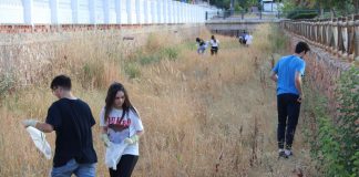 Jóvenes manzanareños preocupados por medio ambiente hacen batida de limpieza